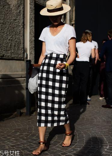 v领t恤怎样搭配衣服?v领t恤搭配图片 v领t恤怎样搭配衣服?v领t恤搭配图片