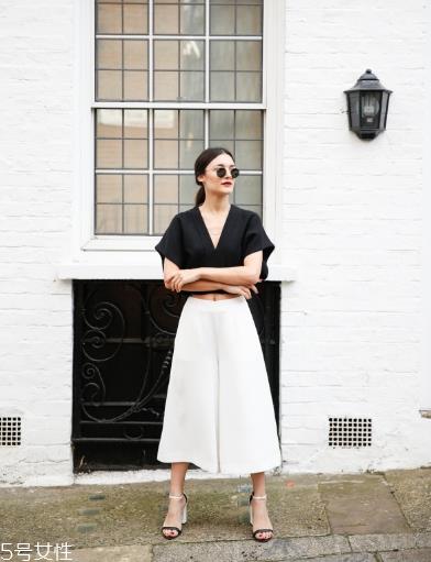 v领t恤怎样搭配衣服?v领t恤搭配图片 v领t恤怎样搭配衣服?v领t恤搭配图片