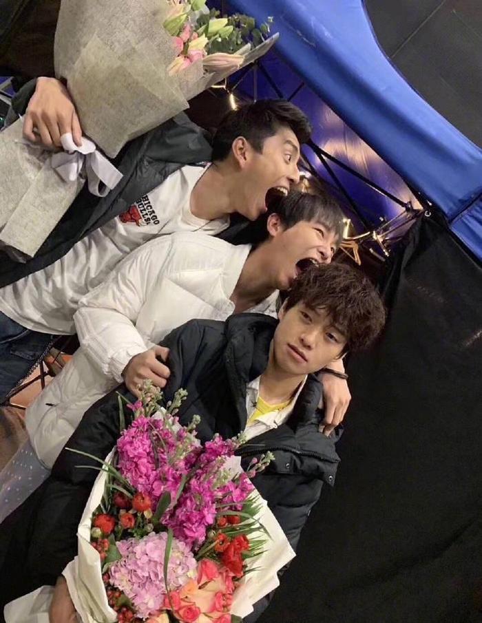 王大陆彭昱畅比嘴大, 一旁的魏大勋表情亮了, 网友: 都被带坏了