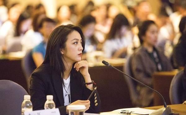 娱乐圈公认侧脸最美的5位女明星，第一位竟然是她
