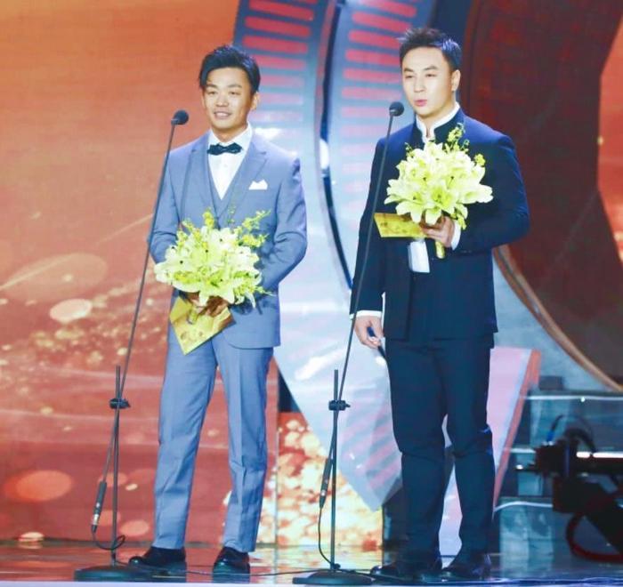 王宝强和释小龙原来是同门师兄,晒儿时旧照引热议