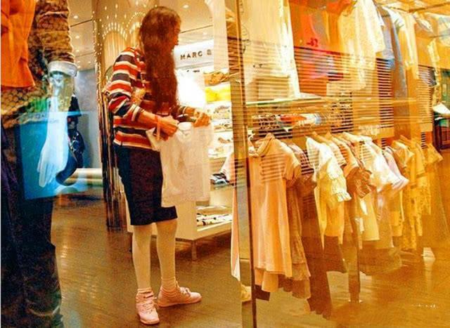 神秘的赌王大房一脉,长子车祸离世后,长女为何疯了一样购置童装