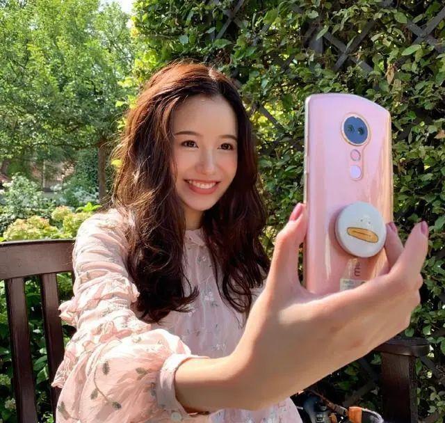 退出娱乐圈,为陈赫4年生2胎,张子萱为何甘愿做背后的女人?