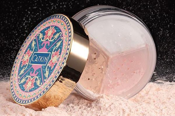 蜜粉用哑光好还是珠光好 蜜粉怎么选择色号 蜜粉用哑光好还是珠光好 蜜粉怎么选择色号