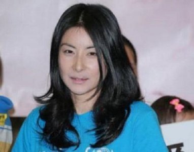 ​37岁的郭晶晶为何“满头白发”双目几乎失明，真相让人心疼不已