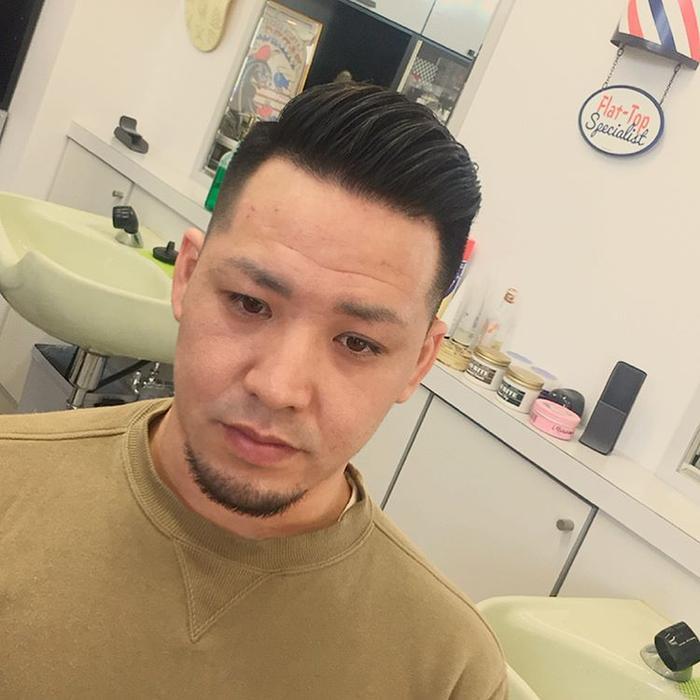 头发两边铲男士发型，简约别致,自然清爽