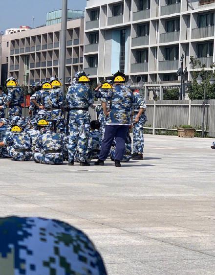 前有刘昊然后有易烊千玺那和明星一起军训是什么感受?