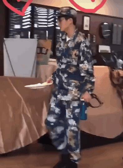 前有刘昊然后有易烊千玺那和明星一起军训是什么感受？