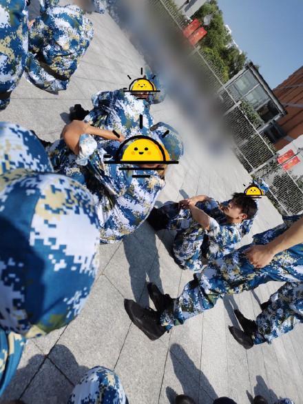前有刘昊然后有易烊千玺那和明星一起军训是什么感受?