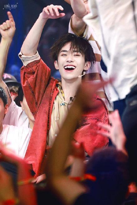 前有刘昊然后有易烊千玺那和明星一起军训是什么感受?