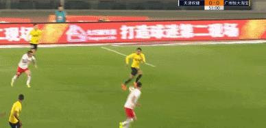 看是什么引恒大阿兰情绪失控肘击刘奕鸣？网传足协王小平罚单为假