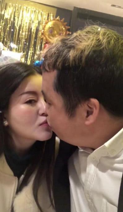 抖音“邋遢哥”走红!看到身旁的女友后,网友:大白菜让猪拱了