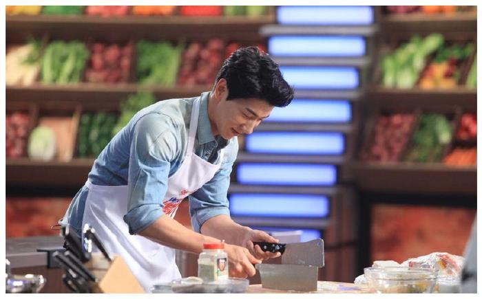 张亮的妻子曝光,气质不输给女明星,怪不得天天会这么优秀