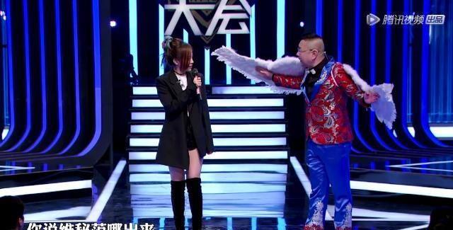 张靓颖参加《吐槽大会》,张绍刚的花衣服白翅膀很上镜!