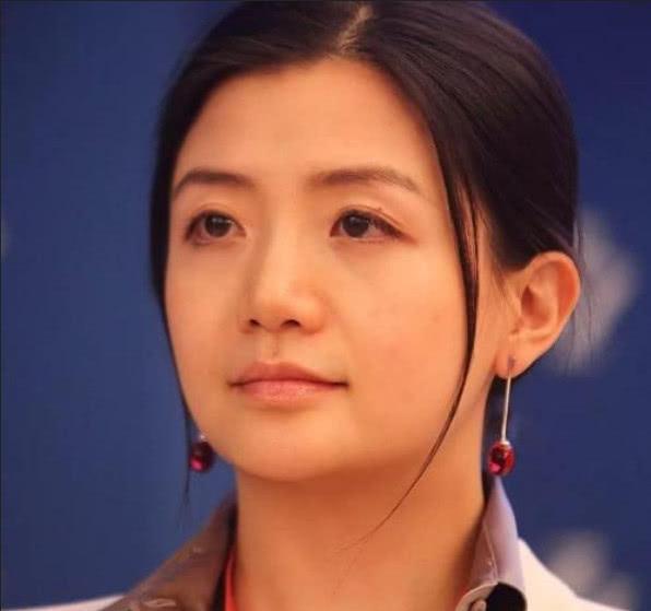 马云背后的女人,被评中国最美女总裁,如今38岁还是独自一人