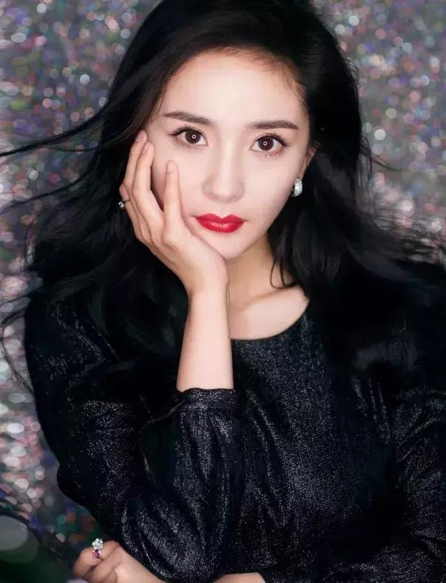 杨幂高清照美如画,你是没看到拍照现场的凌乱画风!