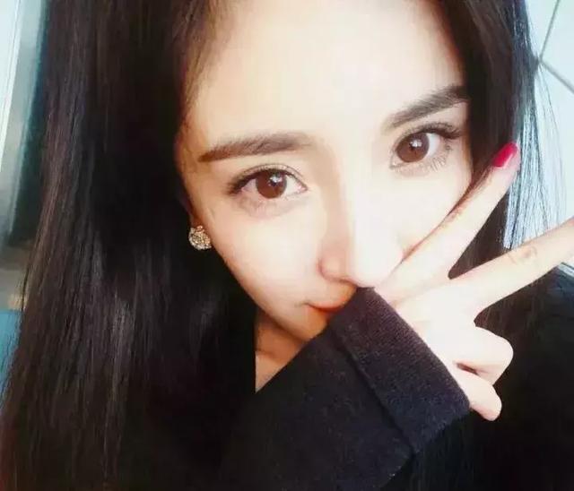 杨幂高清照美如画,你是没看到拍照现场的凌乱画风!