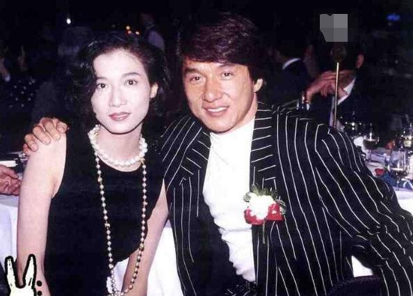 看了吴绮莉年轻时的照片, 终于明白成龙为何会背叛林凤娇了!