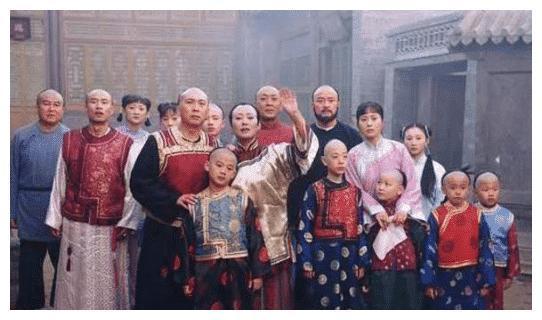 出人意料,现实当中他们是夫妻,但在《大宅门》中却饰演一对母子