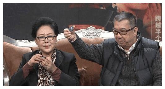 出人意料,现实当中他们是夫妻,但在《大宅门》中却饰演一对母子