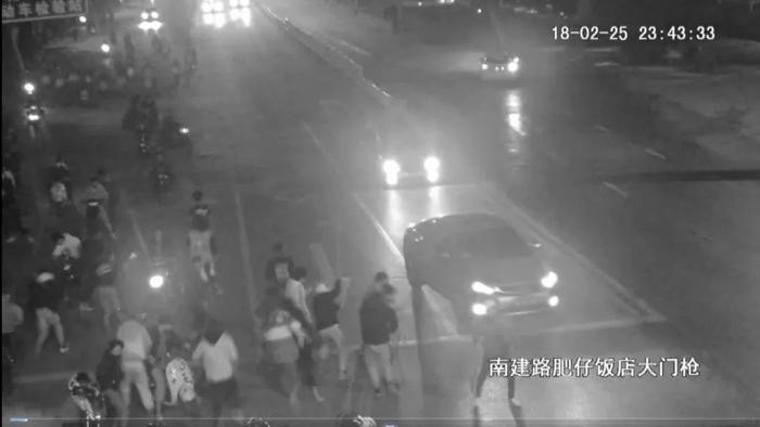 南宁18岁女生因一件小事引发100多人持械斗殴,现被判8年