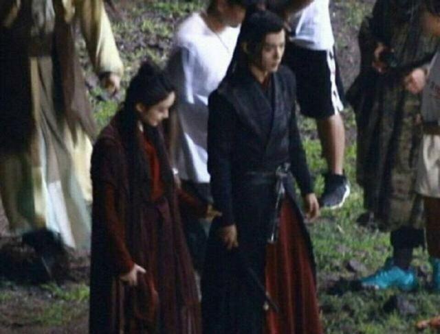 这位女星全网黑，被骂滚出娱乐圈，整容加戏不承认，气晕袁咏仪