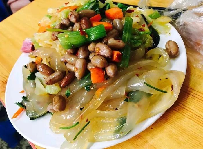 长春人排队都要去吃的8家老字号!老、破还难找,却每天挤满人!