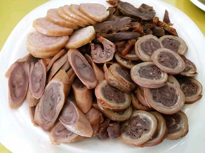 长春人排队都要去吃的8家老字号!老、破还难找,却每天挤满人!