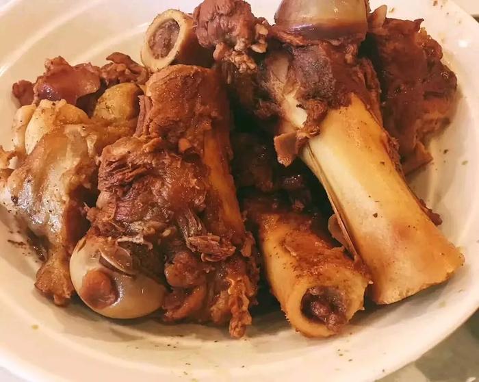 长春人排队都要去吃的8家老字号!老、破还难找,却每天挤满人!