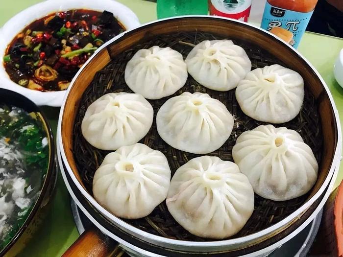 长春人排队都要去吃的8家老字号!老、破还难找,却每天挤满人!