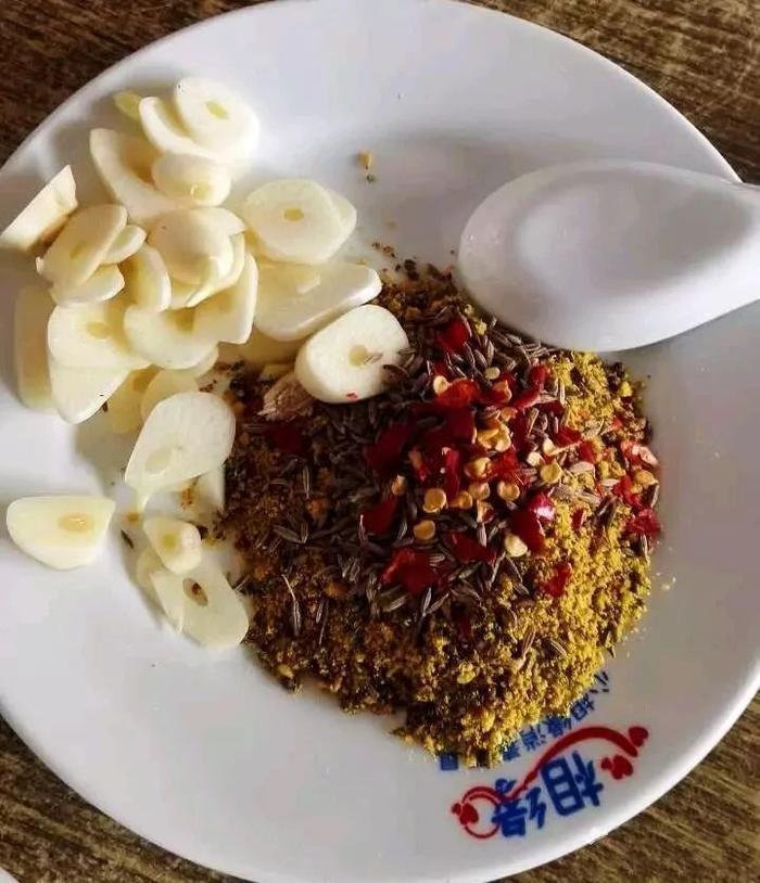 长春人排队都要去吃的8家老字号!老、破还难找,却每天挤满人!