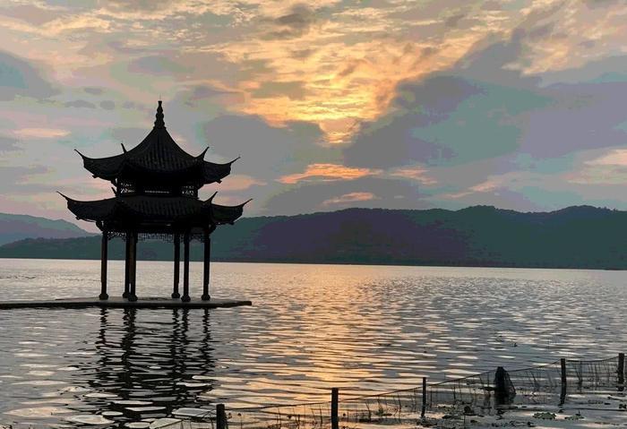 和我在西湖的景区走一走