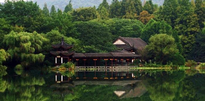 和我在西湖的景区走一走