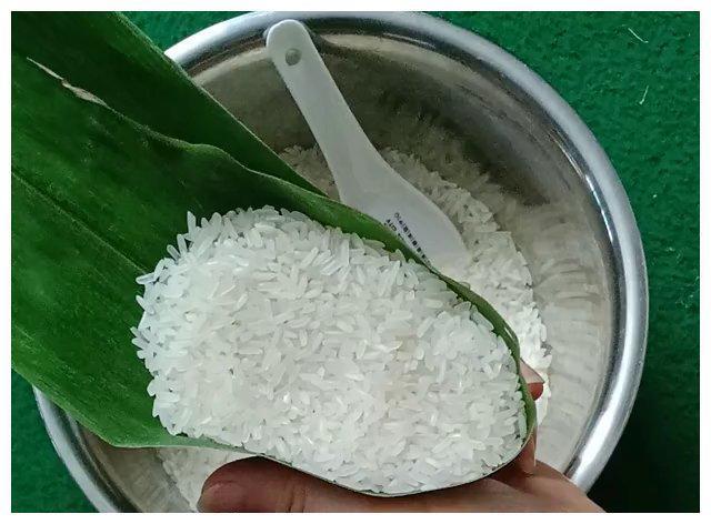 八宝肉粽的详细包法(附视频教学,简便易学)