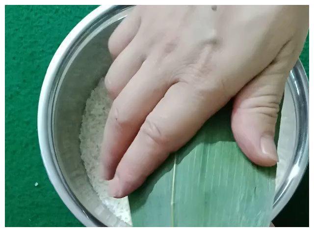 八宝肉粽的详细包法(附视频教学,简便易学)