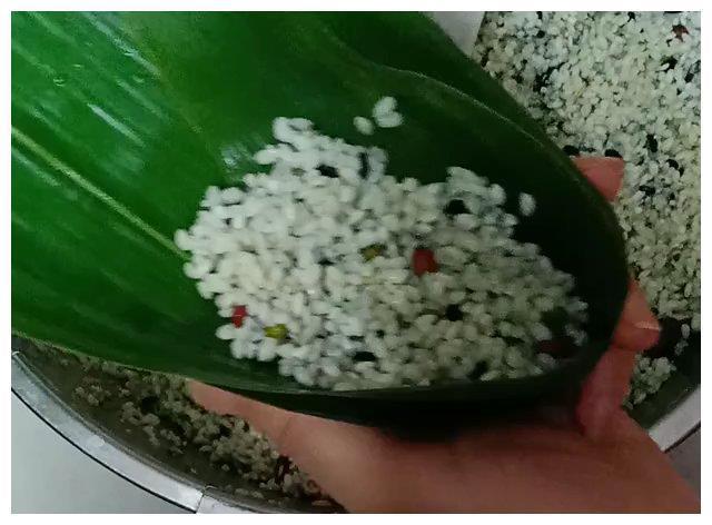 八宝肉粽的详细包法(附视频教学,简便易学)