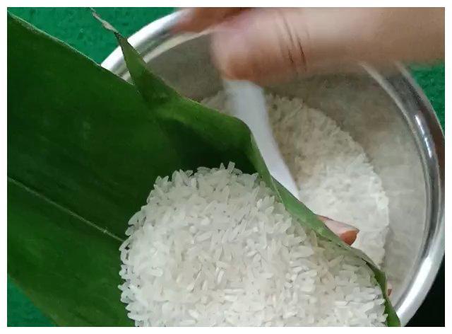 八宝肉粽的详细包法(附视频教学,简便易学)