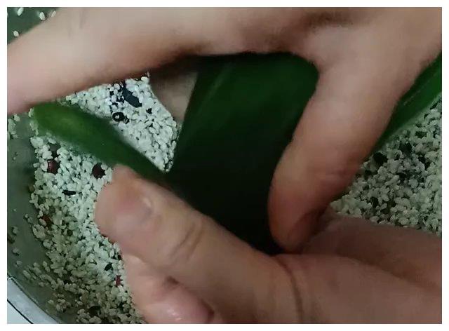 八宝肉粽的详细包法(附视频教学,简便易学)