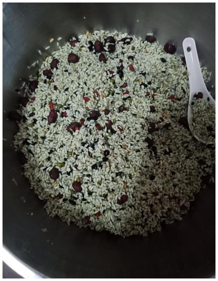 八宝肉粽的详细包法(附视频教学,简便易学)