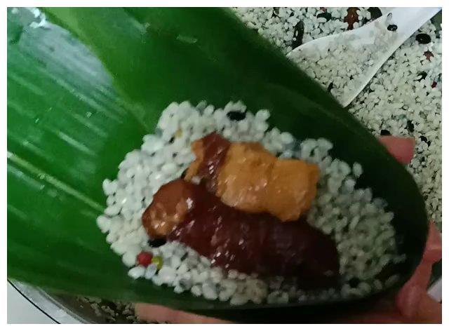 八宝肉粽的详细包法(附视频教学,简便易学)