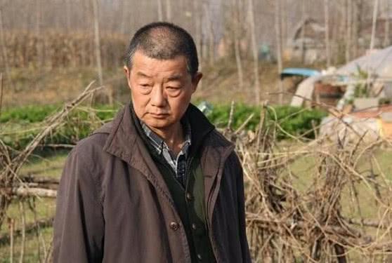 35岁车晓和62岁王丽云近照，母女俩离婚后相依为命，爸爸是他