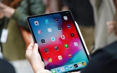 ​苹果iPad怎么使用分屏浏览，同时使用两个应用