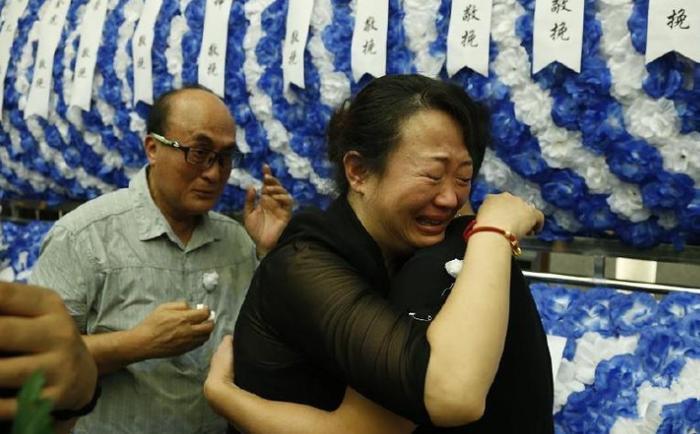 计春华追悼会家属痛哭,仅有3位明星到场,此人没来,全场失望!