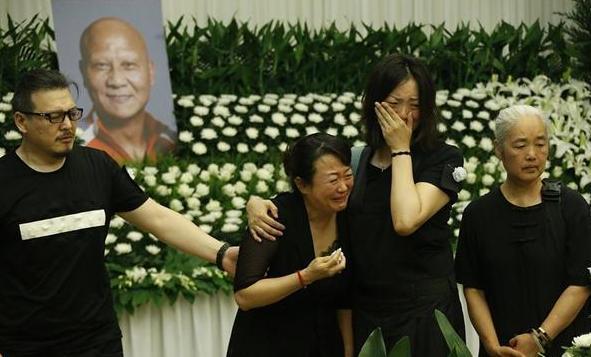 计春华追悼会家属痛哭,仅有3位明星到场,此人没来,全场失望!