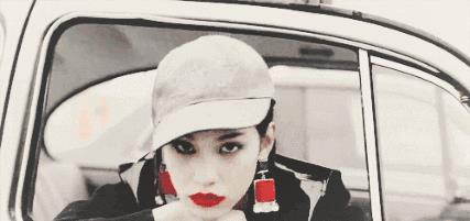 白毛衣搭配丨有一场白色暖流即将来袭,还不快和杨紫一起迎接它!