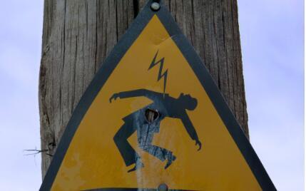 神评论|被抓的贩毒歌手应该叫