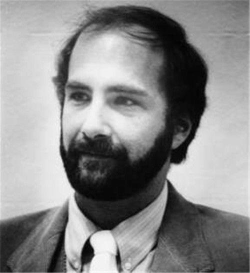 他迫害3名女学生,却被无罪释放,法官:他身体住着24个人,咋判