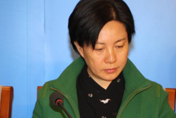 私生活混乱的她,养一群“小白”牵出多名“大老虎”,惊动中纪委