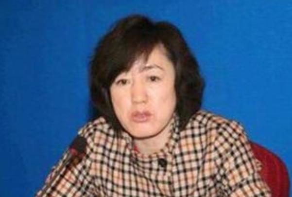 私生活混乱的她,养一群“小白”牵出多名“大老虎”,惊动中纪委