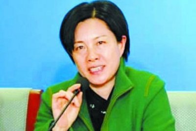 ​私生活混乱的她，养一群“小白”牵出多名“大老虎”，惊动中纪委